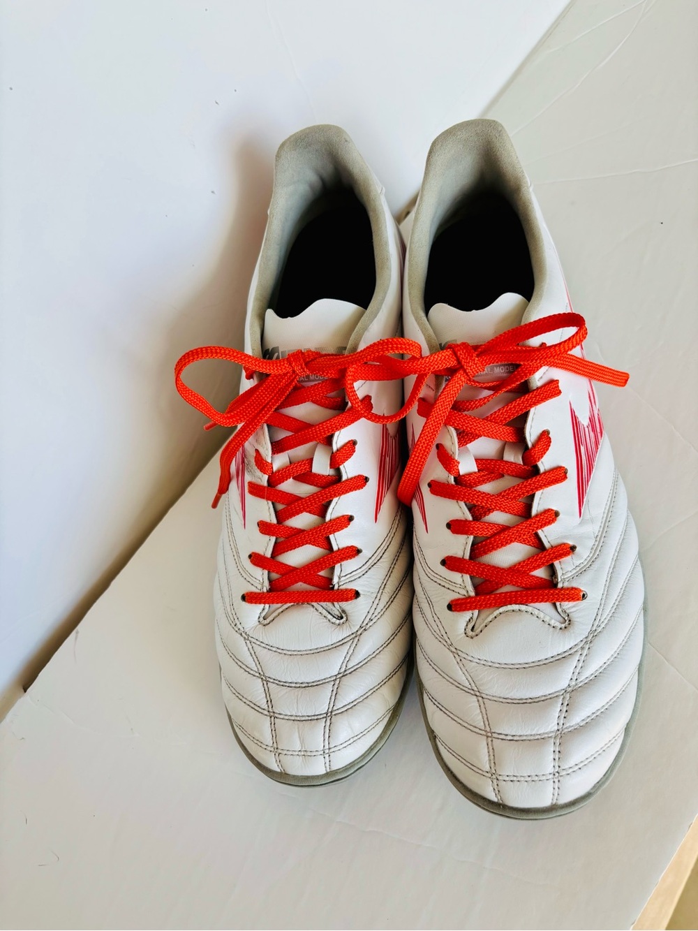MORELIA; MIZUNO , White and Red Athletic Shoes